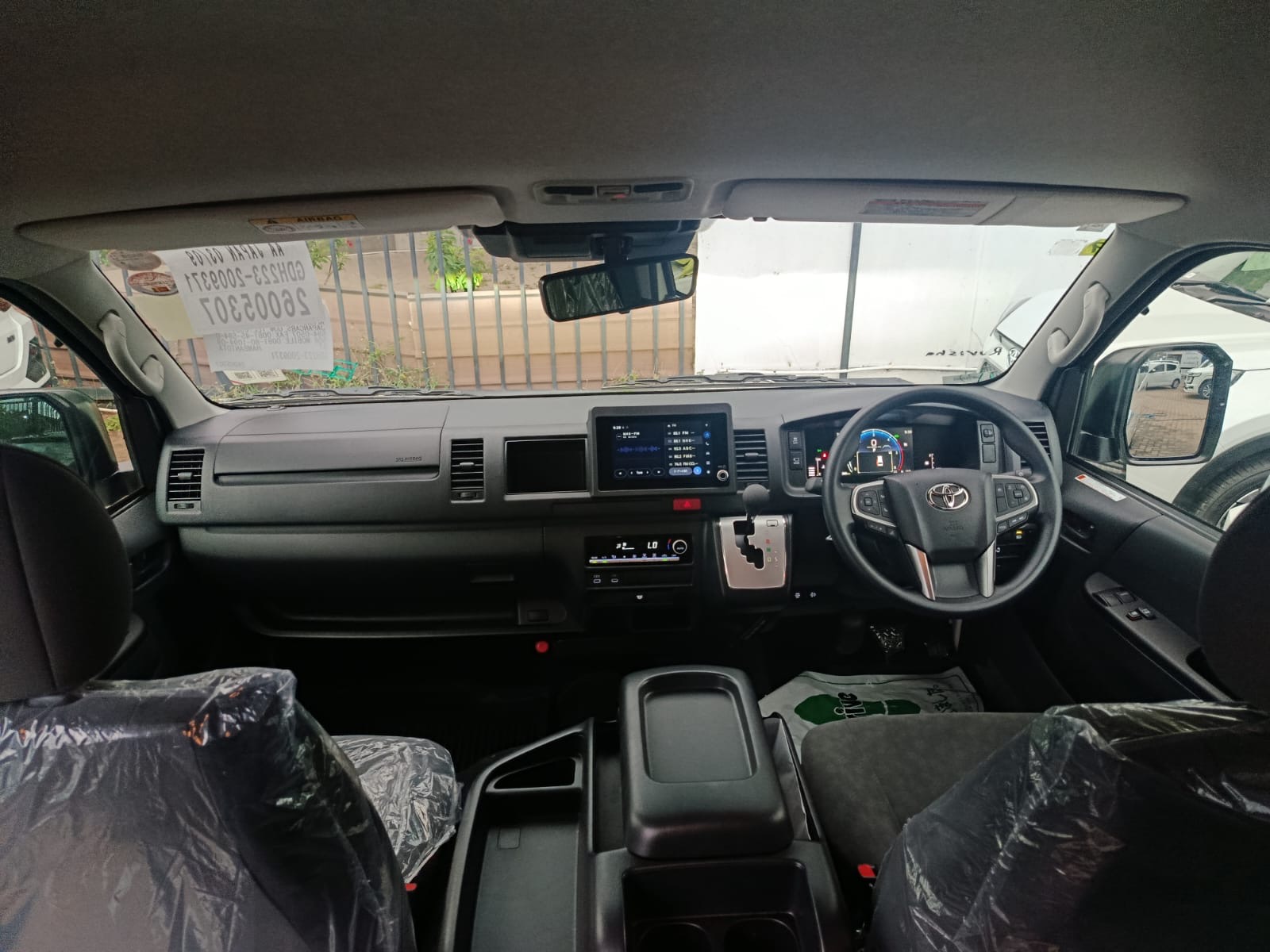 Toyota Hiace 2026 - භාවිතා කරන ලද වෑන් රථය sale in Sri Lanka - patpat.lk