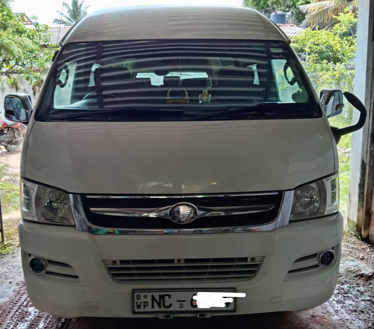 Toyota Hiace 2015 - பயன்படுத்தப்பட்டது வேன் sale in Sri Lanka - patpat.lk