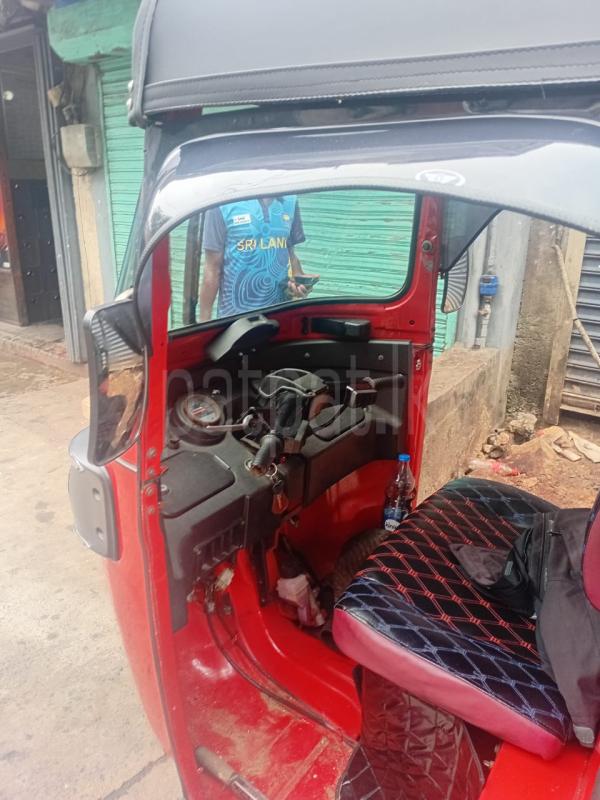 Bajaj Three Wheel 2015 - பயன்படுத்தப்பட்டது முச்சக்கர வண்டி sale in Sri Lanka - patpat.lk
