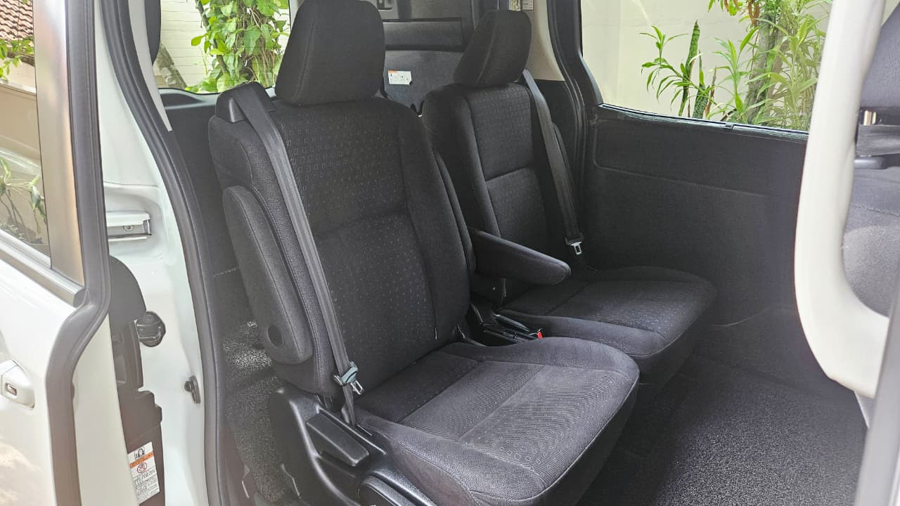 Toyota Voxy 2014 - பயன்படுத்தப்பட்டது வேன் sale in Sri Lanka - patpat.lk