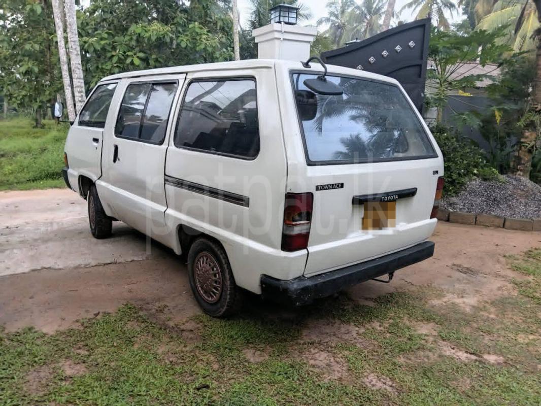 Toyota TownAce 2012 - பயன்படுத்தப்பட்டது வேன் sale in Sri Lanka - patpat.lk