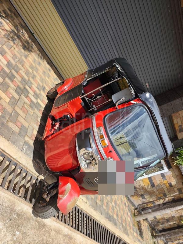 Bajaj 4 stroke 2016 - பயன்படுத்தப்பட்டது முச்சக்கர வண்டி sale in Sri Lanka - patpat.lk