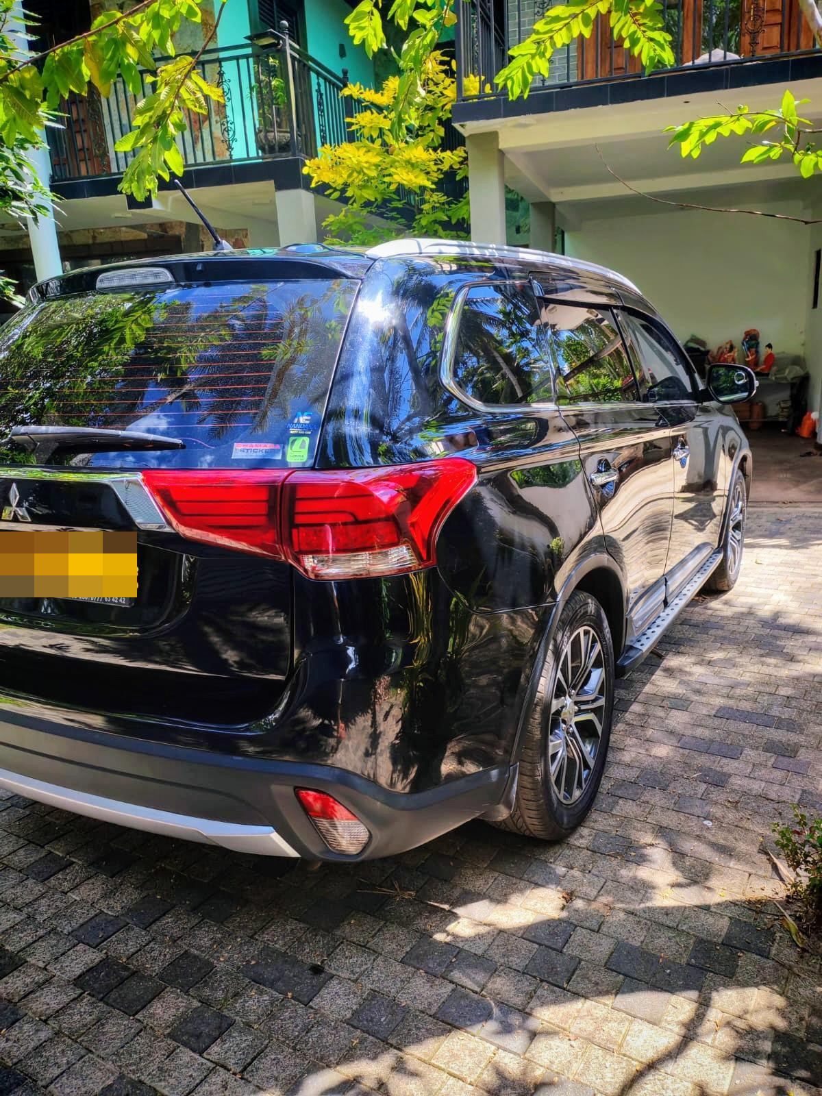 Mitsubishi Outlander 2015 - Used SUV sale in Sri Lanka - patpat.lk