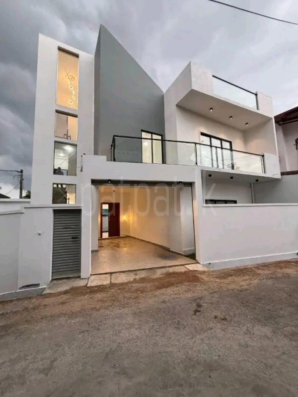 House for Sale in Athurugiriya