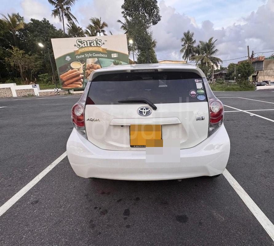 Toyota Aqua 2014 - பயன்படுத்தப்பட்டது கார் sale in Sri Lanka - patpat.lk