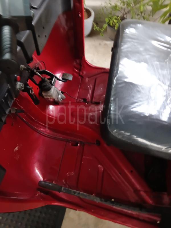 Bajaj Three Wheel 2013 - பயன்படுத்தப்பட்டது முச்சக்கர வண்டி sale in Sri Lanka - patpat.lk