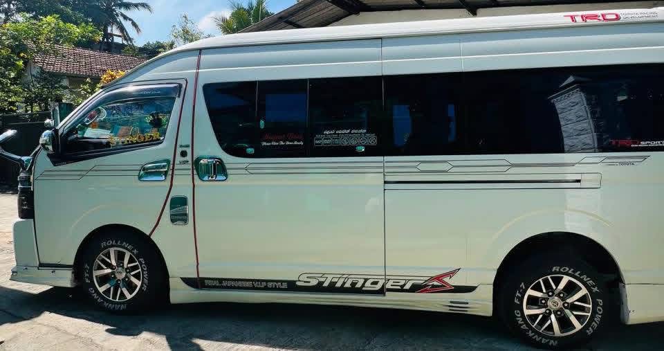 Toyota Hiace 2007 - பயன்படுத்தப்பட்டது வேன் sale in Sri Lanka - patpat.lk