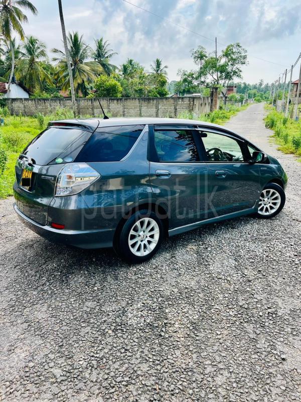 Honda FIT SHUTTLE 2013 - பயன்படுத்தப்பட்டது கார் sale in Sri Lanka - patpat.lk