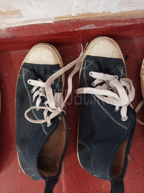 SLIGHTLY USED SPORTS SHOES ads-image-1