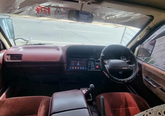 Toyota Hiace 1993 - භාවිතා කරන ලද වෑන් රථය sale in Sri Lanka - patpat.lk