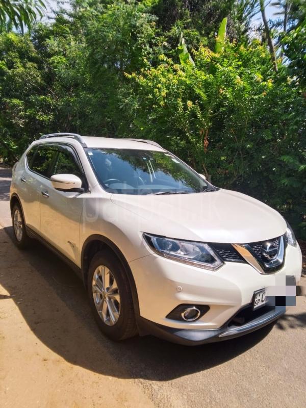 Nissan X Trail 2015 - பயன்படுத்தப்பட்டது SUV sale in Sri Lanka - patpat.lk