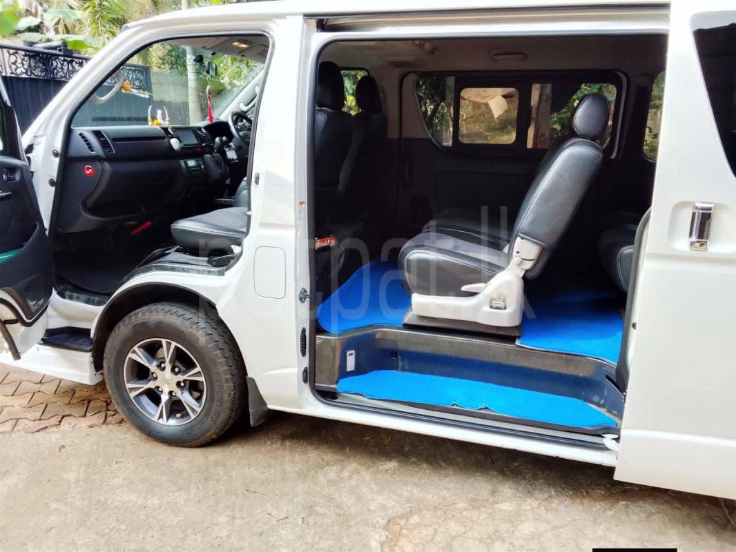 Toyota Hiace 2017 - மறுசீரமைக்கப்பட்டது வேன் sale in Sri Lanka - patpat.lk