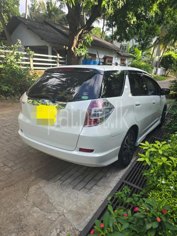 Honda FIT SHUTTLE 2013 - பயன்படுத்தப்பட்டது கார் sale in Sri Lanka - patpat.lk