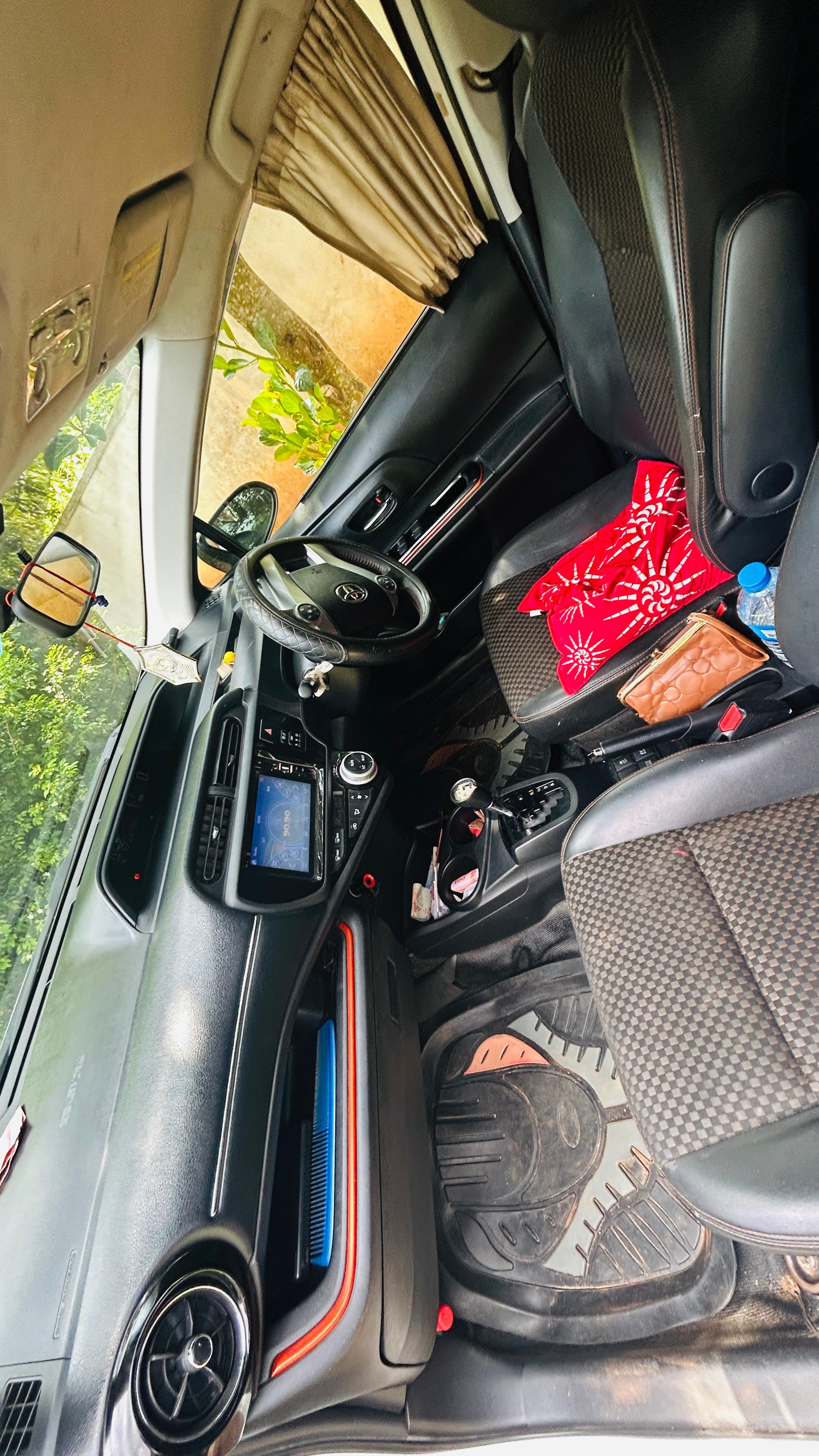 Toyota Aqua 2015 - பயன்படுத்தப்பட்டது கார் sale in Sri Lanka - patpat.lk