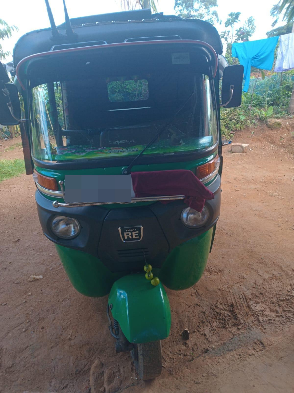 Bajaj Three Wheel 2018 ads-image-1