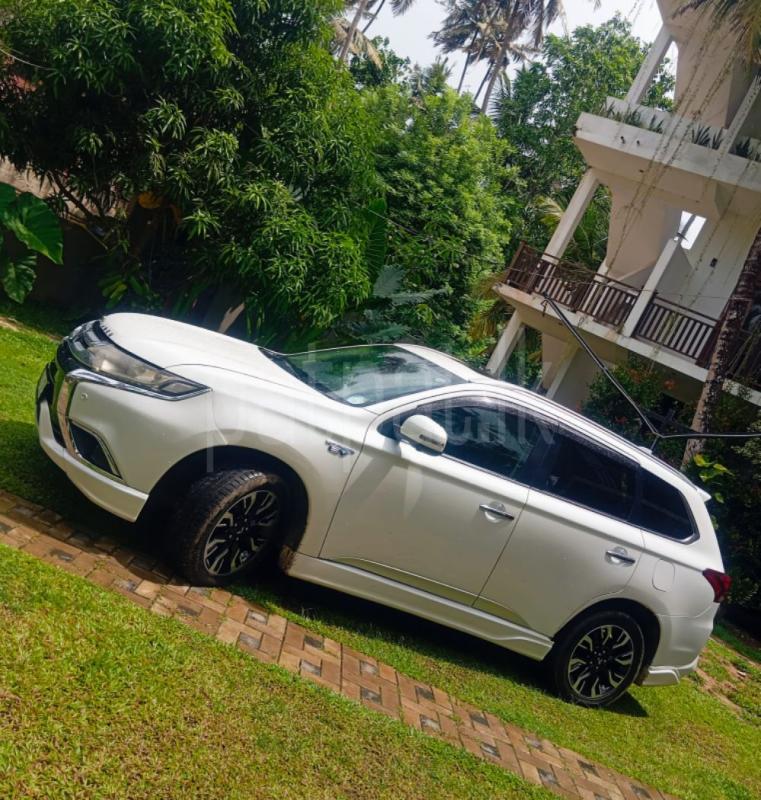 Mitsubishi Outlander 2018 - Used SUV sale in Sri Lanka - patpat.lk