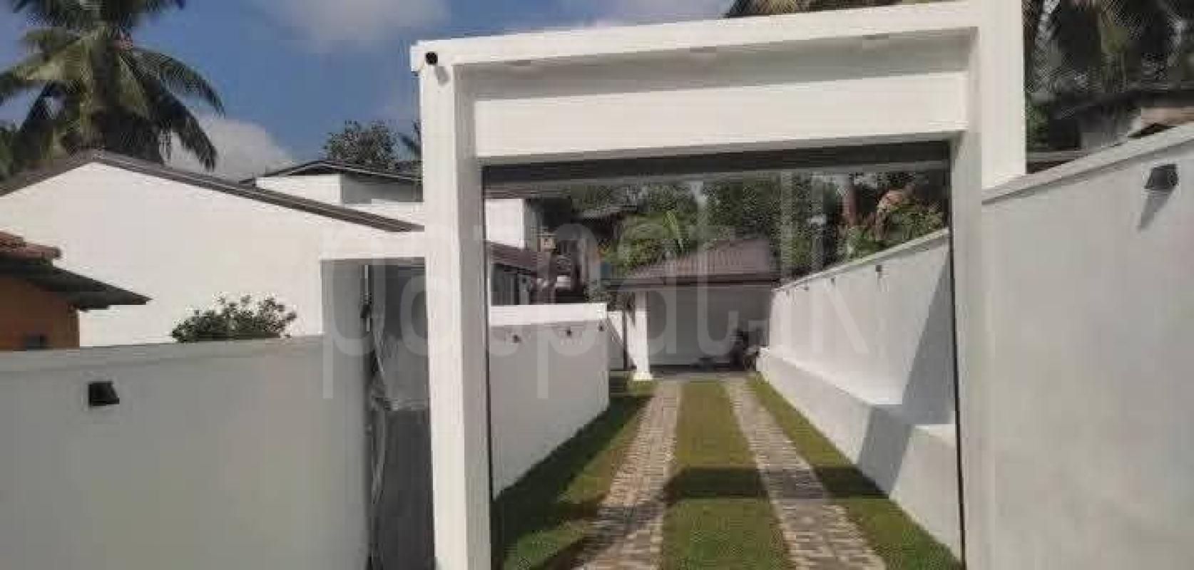 House for Sale in Polgasowita ads-image-1