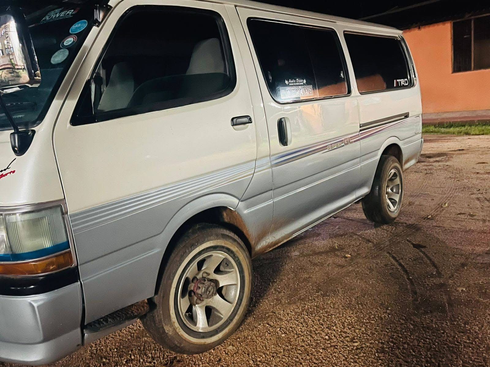 Toyota Hiace 2000 - பயன்படுத்தப்பட்டது வேன் sale in Sri Lanka - patpat.lk