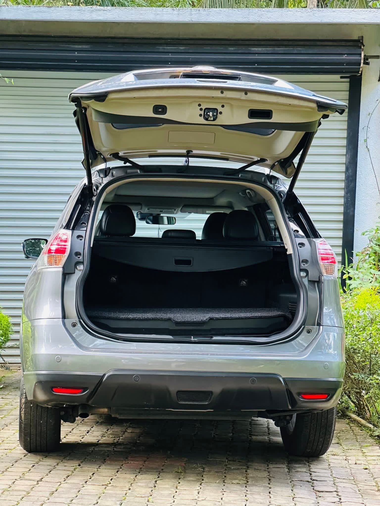 Nissan X Trail 2017 - Used SUV sale in Sri Lanka - patpat.lk