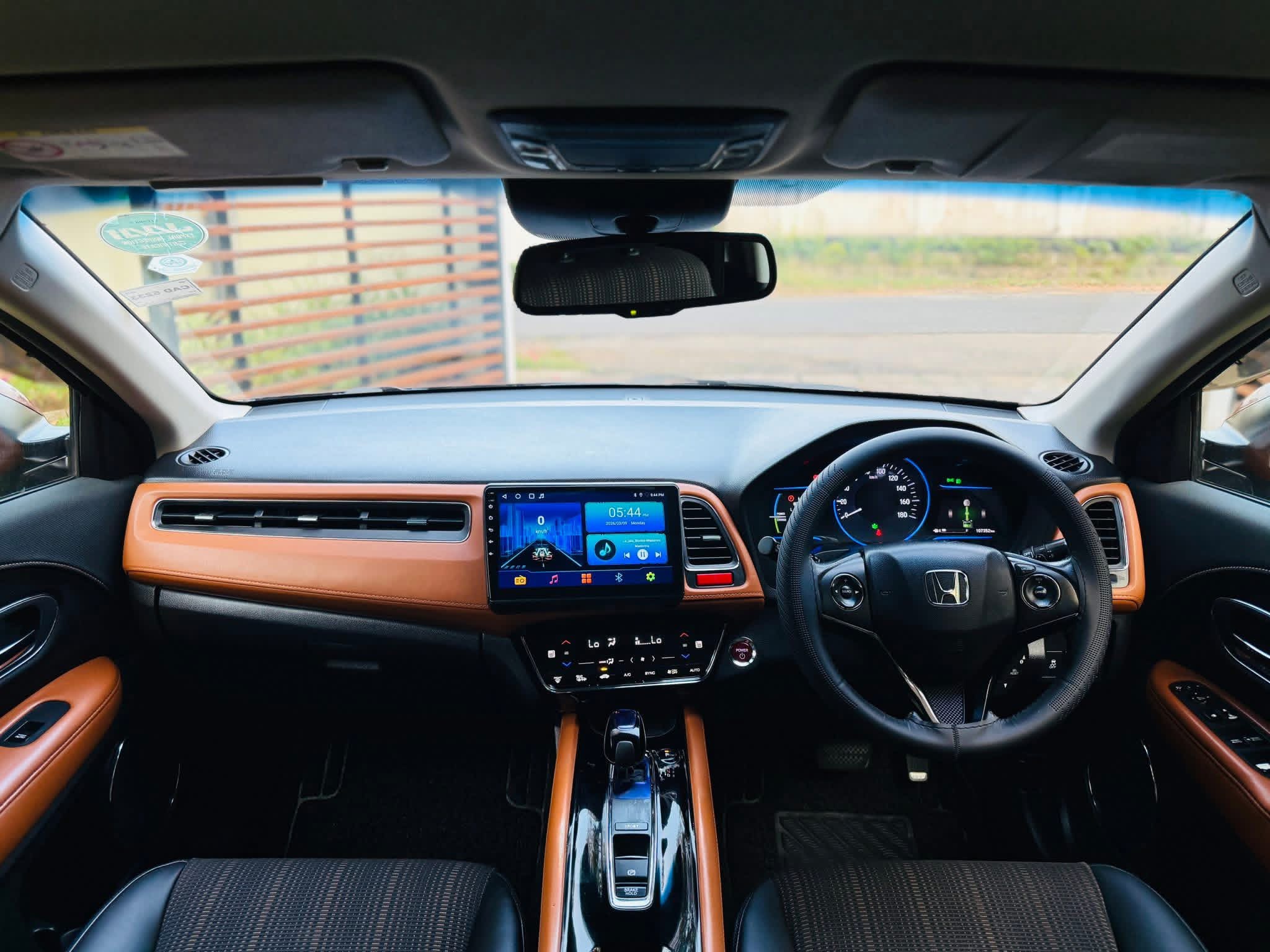 Honda Vezel 2014 - Used SUV sale in Sri Lanka - patpat.lk