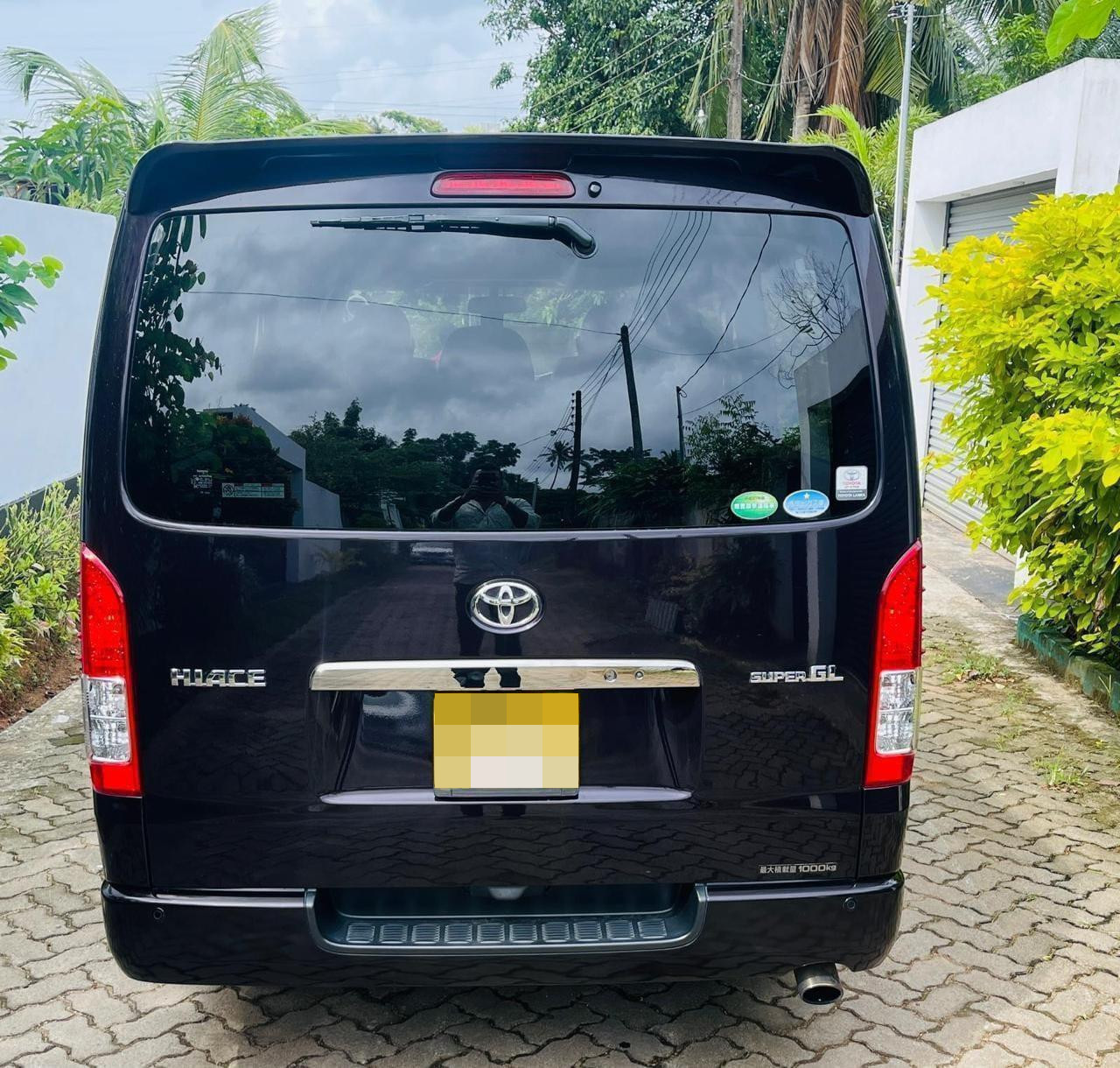 Toyota Hiace 2017 - භාවිතා කරන ලද වෑන් රථය sale in Sri Lanka - patpat.lk