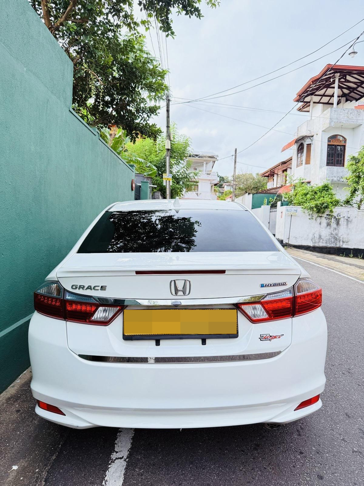 Honda Grace 2017 - பயன்படுத்தப்பட்டது கார் sale in Sri Lanka - patpat.lk