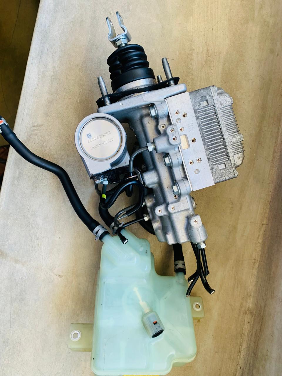 TOYOTA AQUA ABS UNIT AND ACCUMILATOR