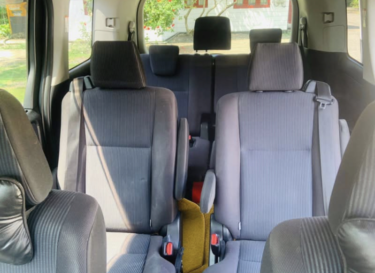 Toyota Voxy 2014 - பயன்படுத்தப்பட்டது வேன் sale in Sri Lanka - patpat.lk