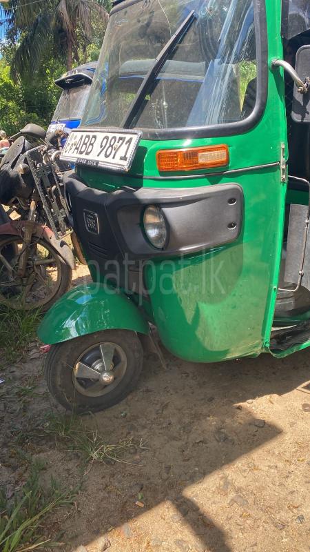Bajaj 4 stroke 2015 - பயன்படுத்தப்பட்டது முச்சக்கர வண்டி sale in Sri Lanka - patpat.lk
