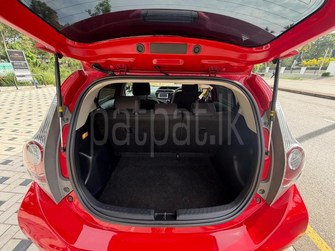 Toyota Aqua 2014 - பயன்படுத்தப்பட்டது கார் sale in Sri Lanka - patpat.lk