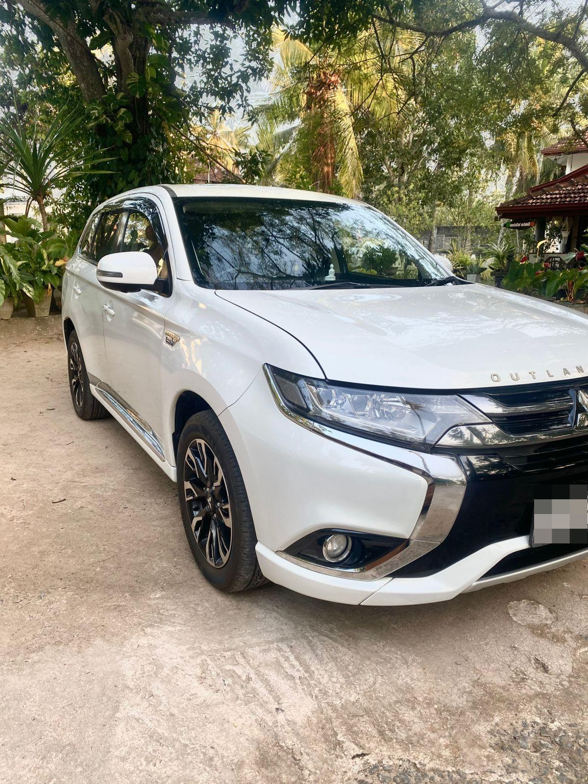 Mitsubishi Outlander 2015 - பயன்படுத்தப்பட்டது SUV sale in Sri Lanka - patpat.lk