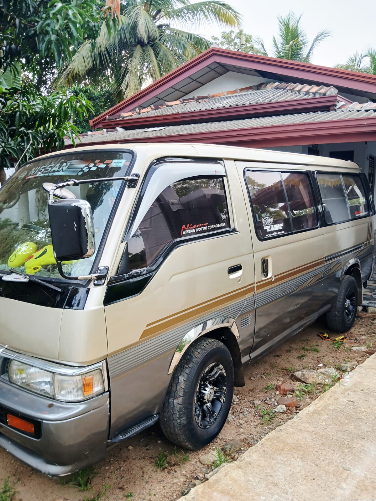 Nissan Caravan 1999 - பயன்படுத்தப்பட்டது வேன் sale in Sri Lanka - patpat.lk