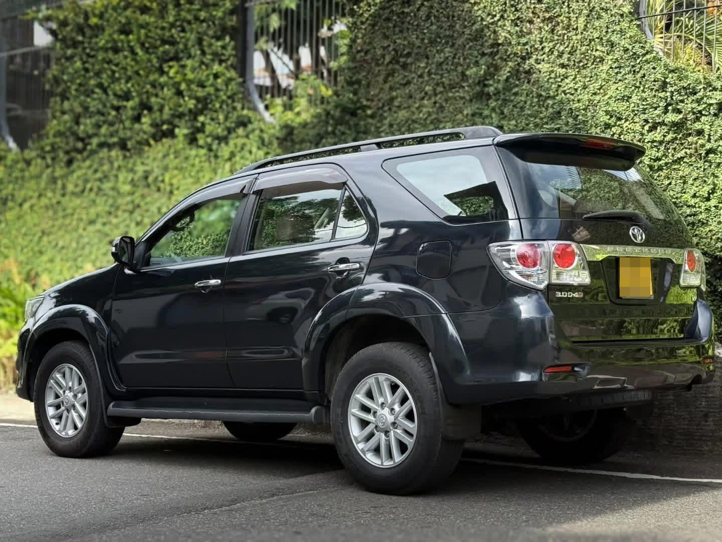 Toyota Fortuner 2013 - பயன்படுத்தப்பட்டது SUV sale in Sri Lanka - patpat.lk