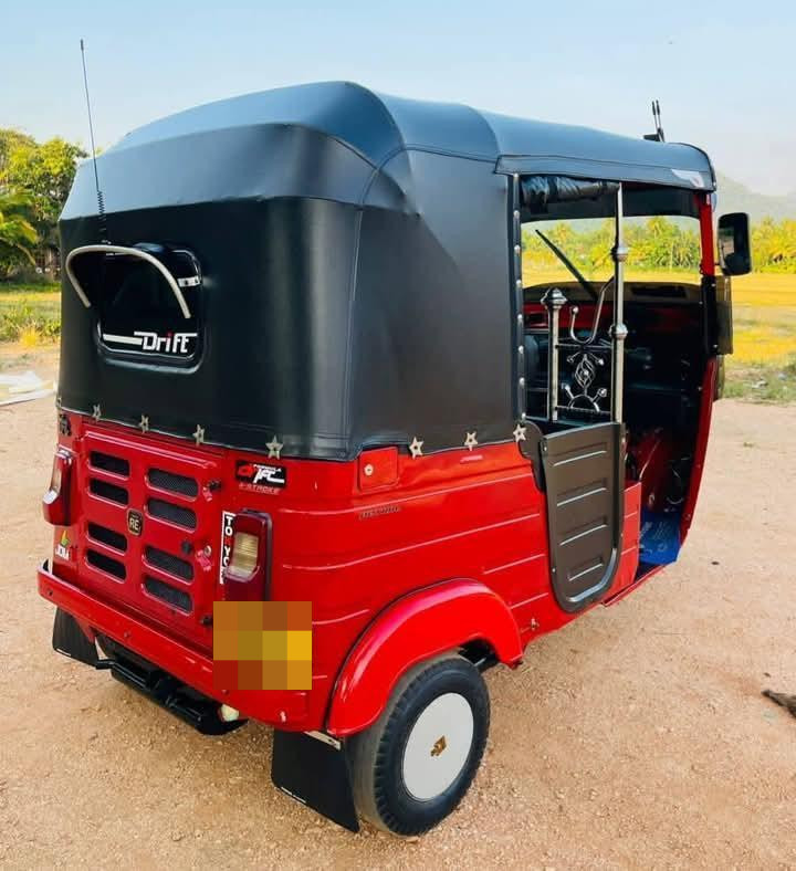 Bajaj Three Wheel 2015 - Used Three wheeler sale in Sri Lanka - patpat.lk
