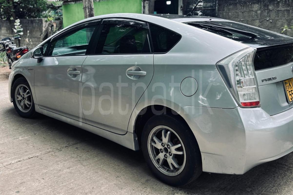 Toyota Prius 2011 - பயன்படுத்தப்பட்டது கார் sale in Sri Lanka - patpat.lk