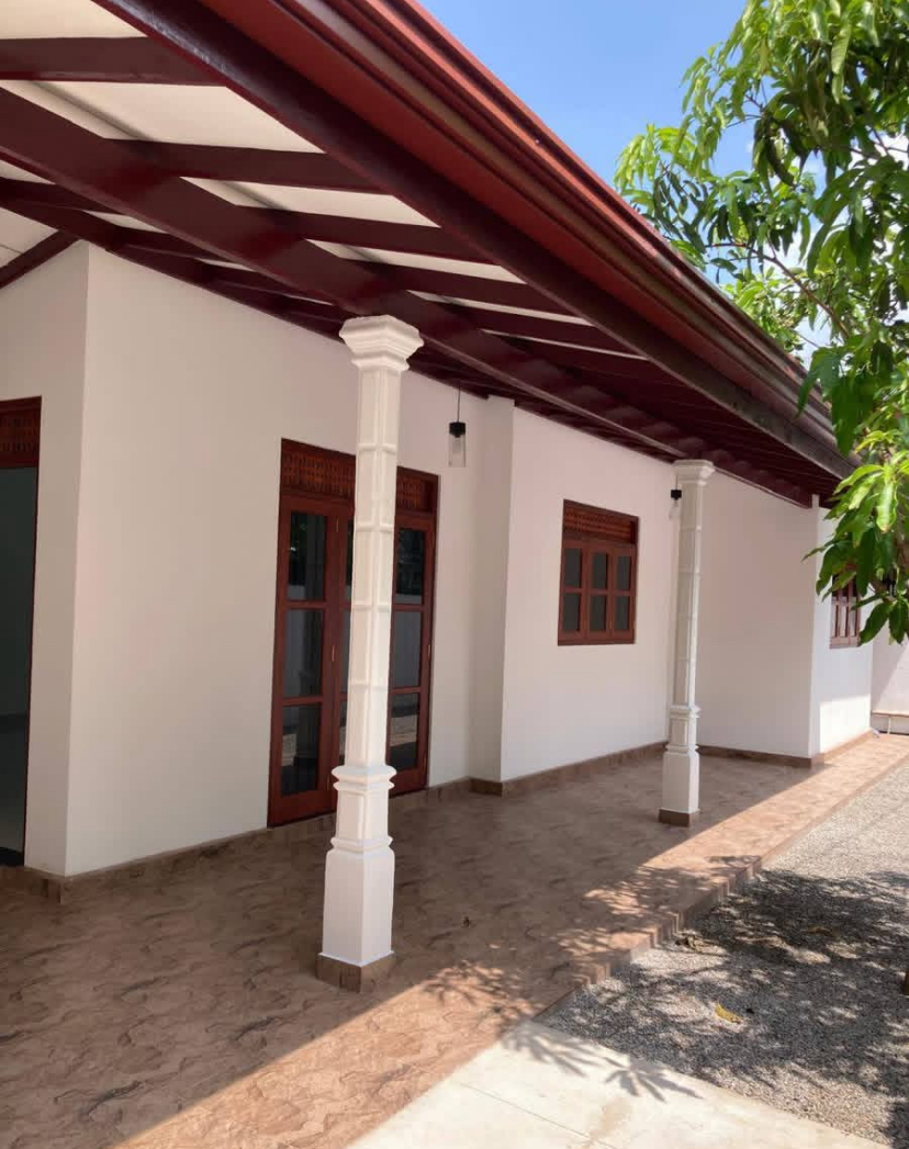House for Sale in Bandaragama ads-image-1