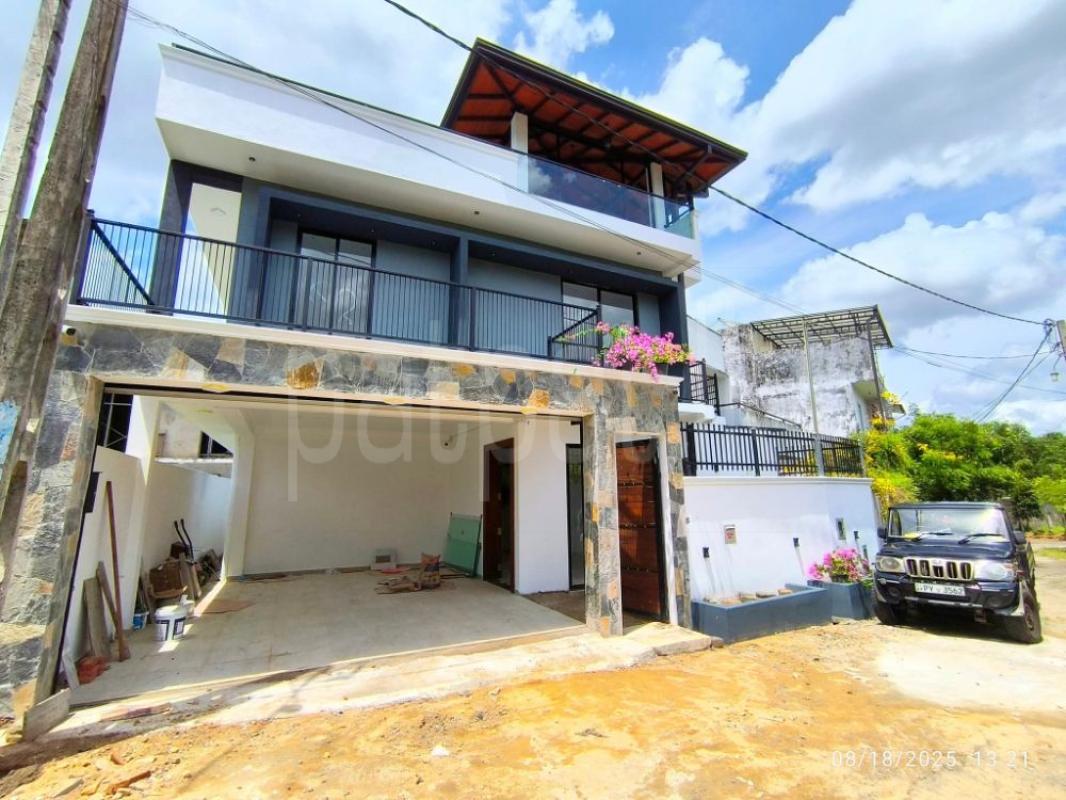 House for Sale in Athurugiriya ads-image-1