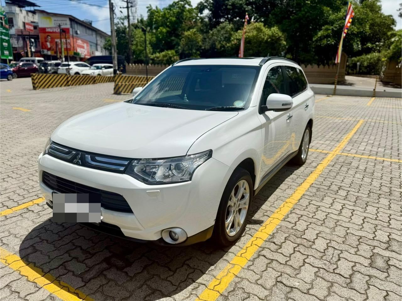 Mitsubishi Outlander 2014 - Used SUV sale in Sri Lanka - patpat.lk