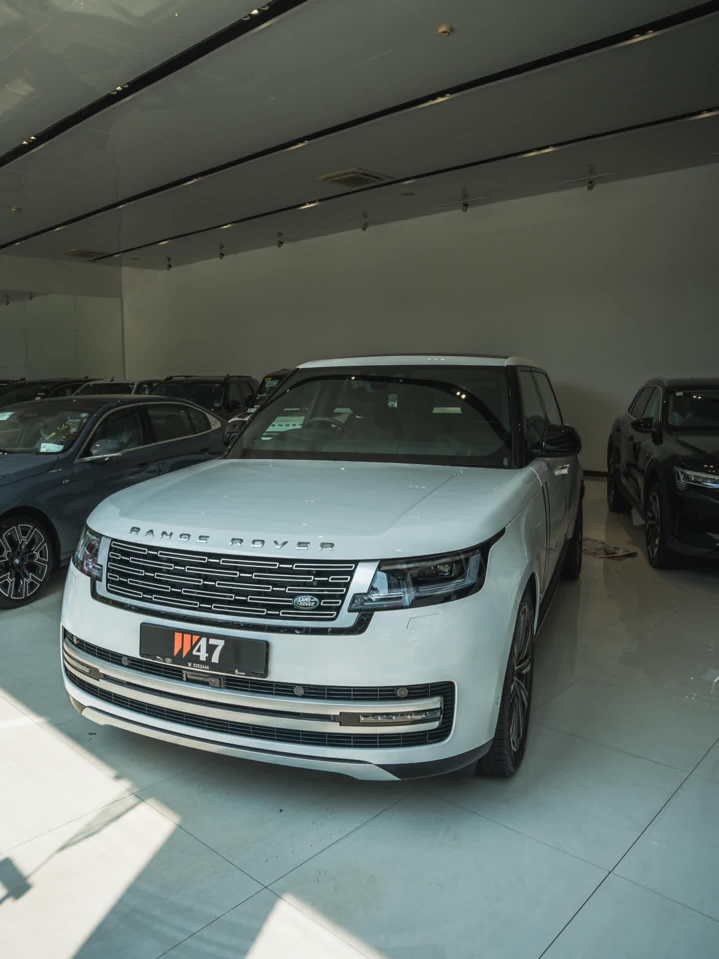 Land Rover Range Rover 2025 ads-image-1