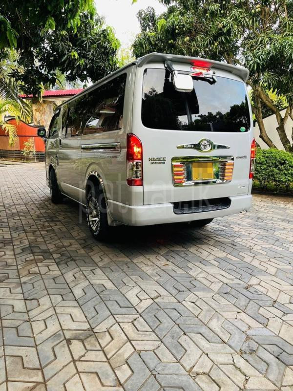 Toyota Hiace 2013 - பயன்படுத்தப்பட்டது வேன் sale in Sri Lanka - patpat.lk