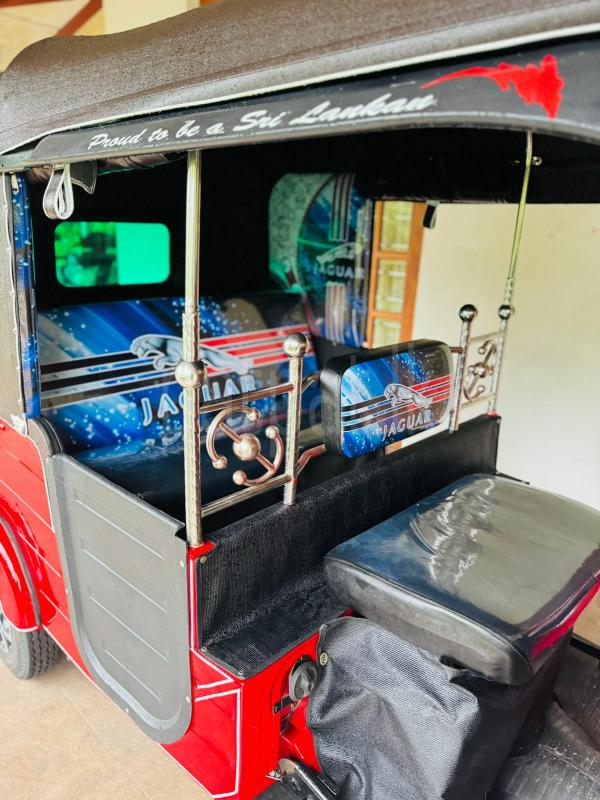 Bajaj Three Wheel 2011 - භාවිතා කරන ලද ත්‍රිරෝද රථය sale in Sri Lanka - patpat.lk