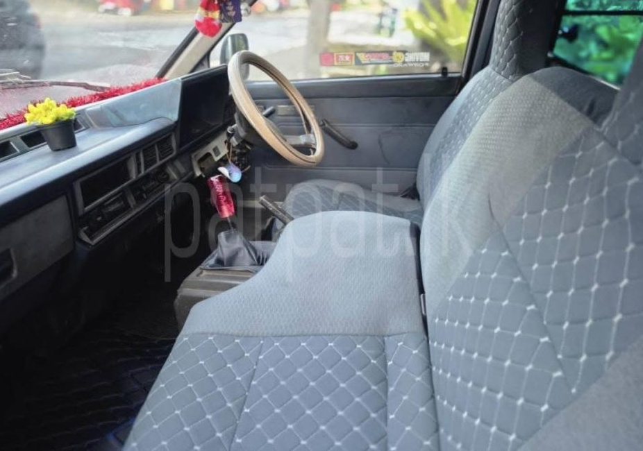 Toyota LiteAce 1985 - பயன்படுத்தப்பட்டது வேன் sale in Sri Lanka - patpat.lk
