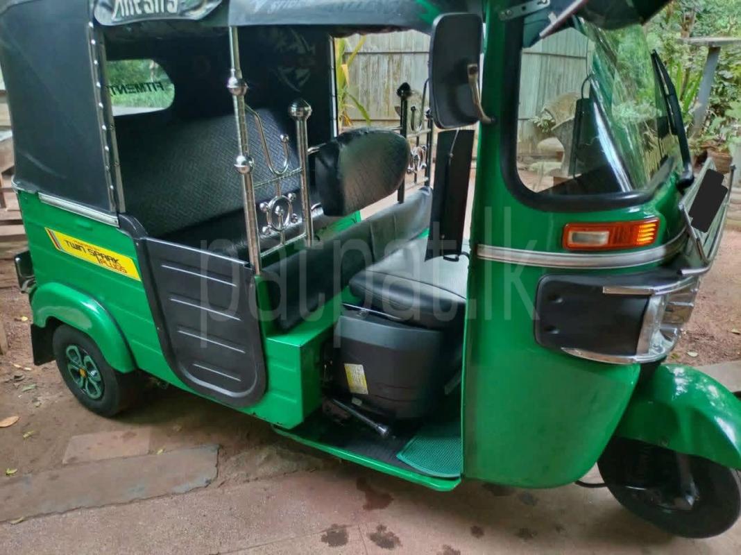 Bajaj Three Wheel 2015 - භාවිතා කරන ලද ත්‍රිරෝද රථය sale in Sri Lanka - patpat.lk