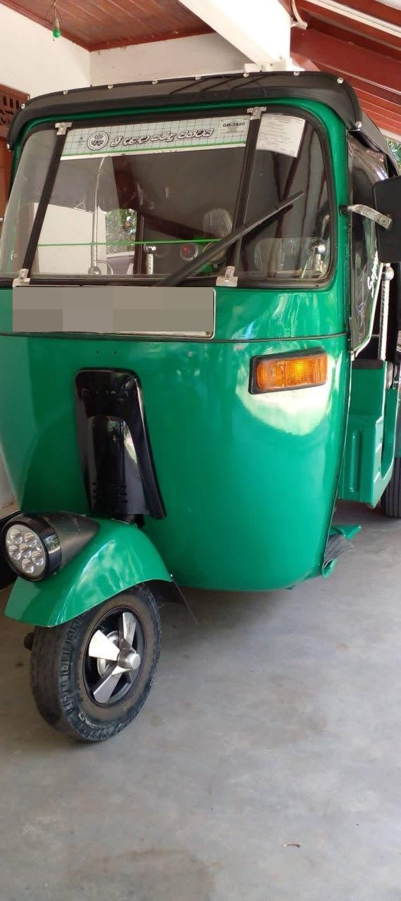 Bajaj Three Wheel 2006 ads-image-1