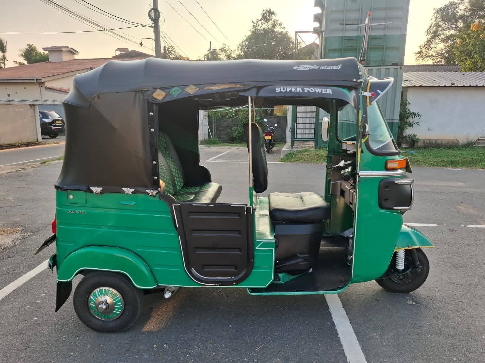 Bajaj Three Wheel 2015 - Used Three wheeler sale in Sri Lanka - patpat.lk