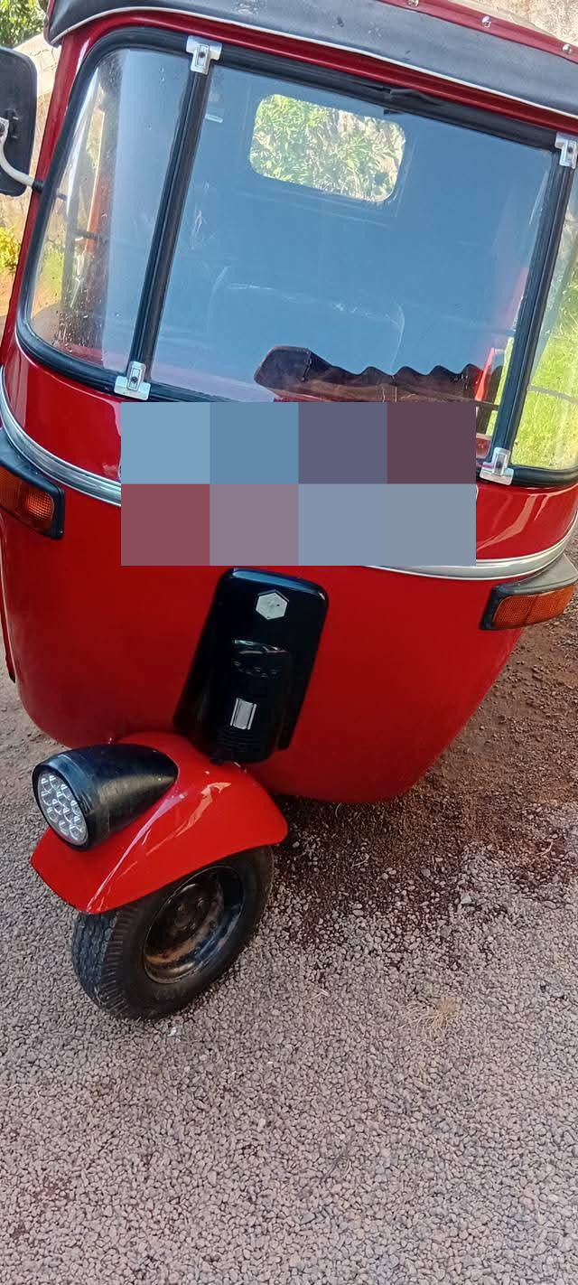 Bajaj Three Wheel 2003 - பயன்படுத்தப்பட்டது முச்சக்கர வண்டி sale in Sri Lanka - patpat.lk