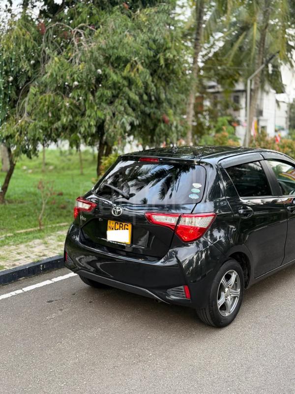 Toyota Vitz 2017 - பயன்படுத்தப்பட்டது கார் sale in Sri Lanka - patpat.lk