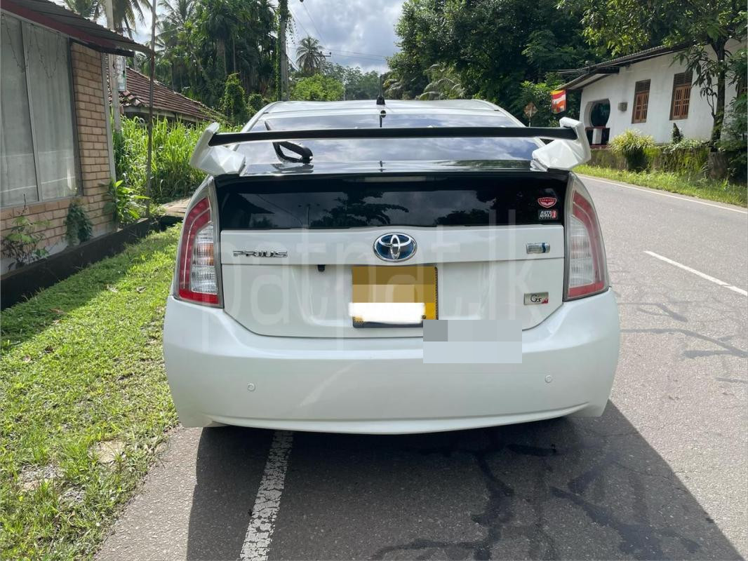 Toyota Prius 2014 - பயன்படுத்தப்பட்டது கார் sale in Sri Lanka - patpat.lk