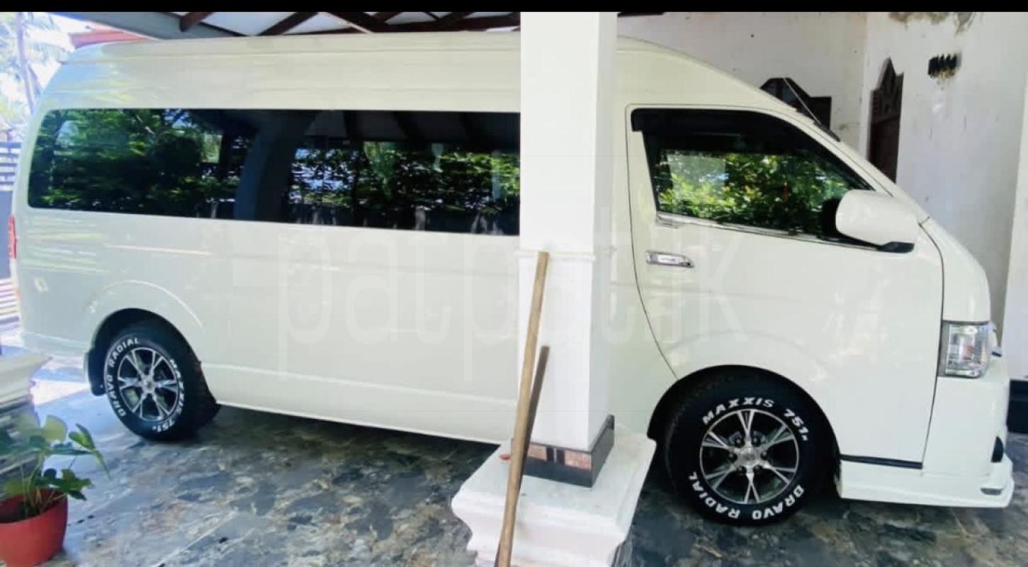 Toyota Hiace 2017 - භාවිතා කරන ලද වෑන් රථය sale in Sri Lanka - patpat.lk