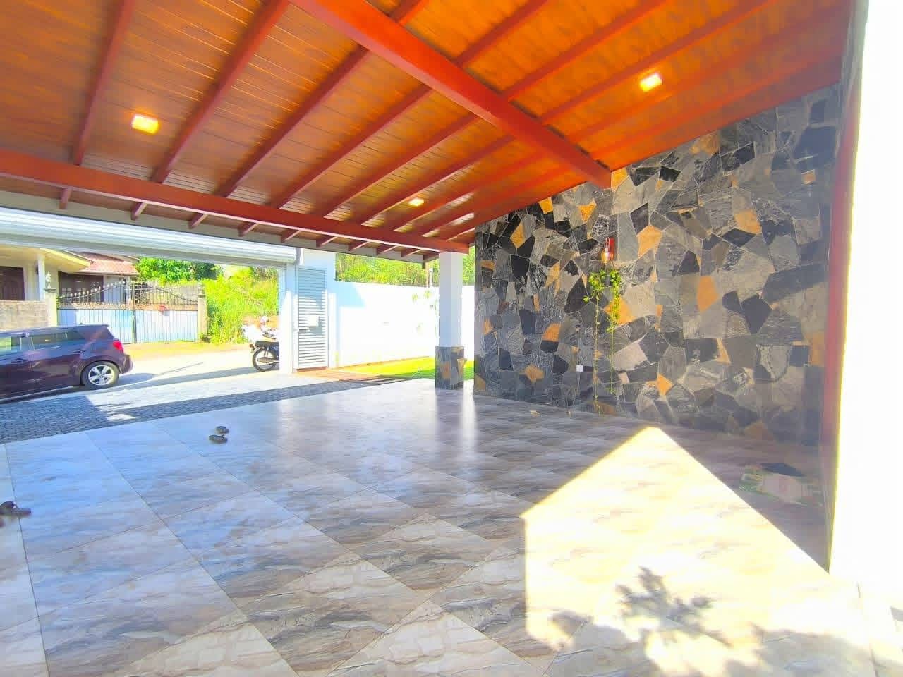 House for Sale in Athurugiriya